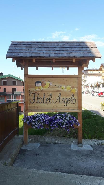 Certifikát, hodnocení, plakát nebo jiný dokument vystavený v ubytování Hotel Angelo