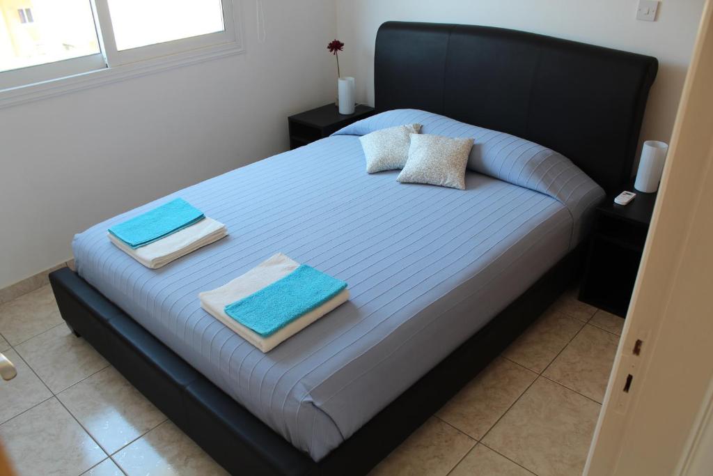 Postel nebo postele na pokoji v ubytování Estia Luxury Maisonette