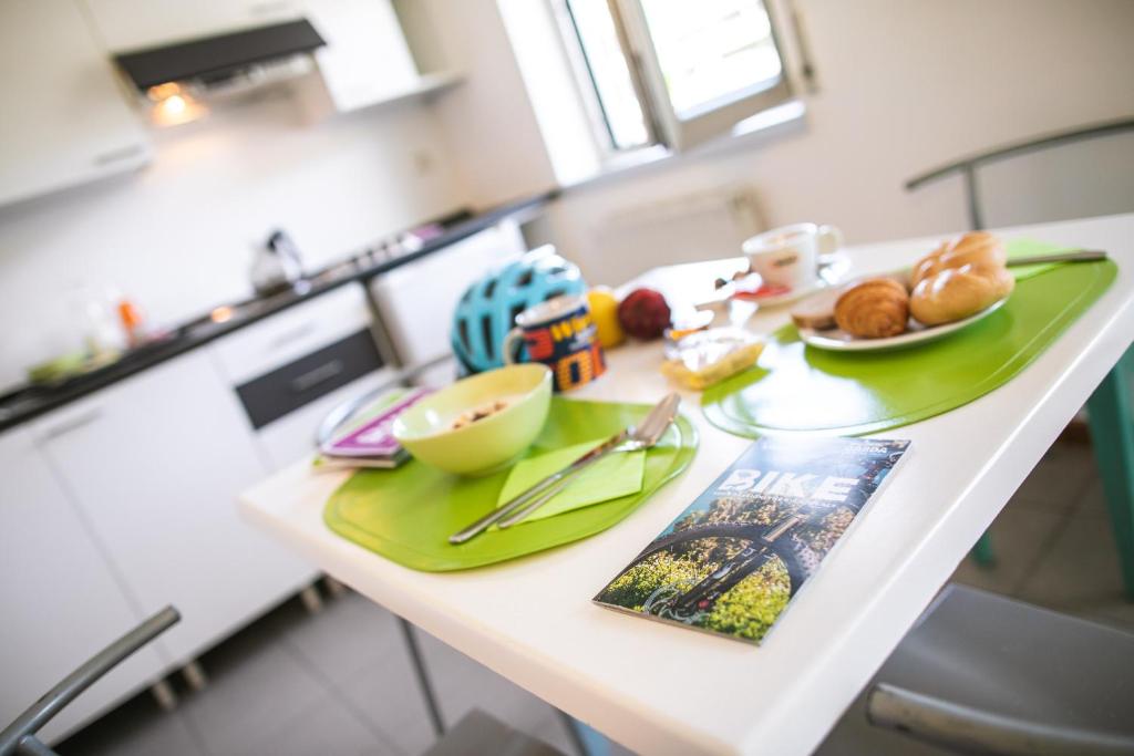 Jídlo v aparthotelu nebo okolí