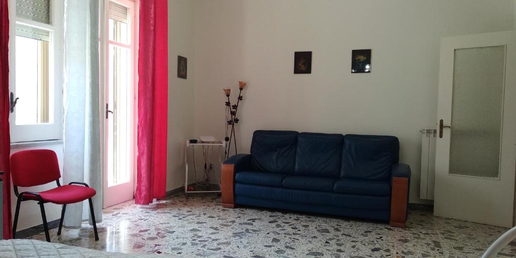 Michela Home - Basic Triple Room With Shared Bathroom