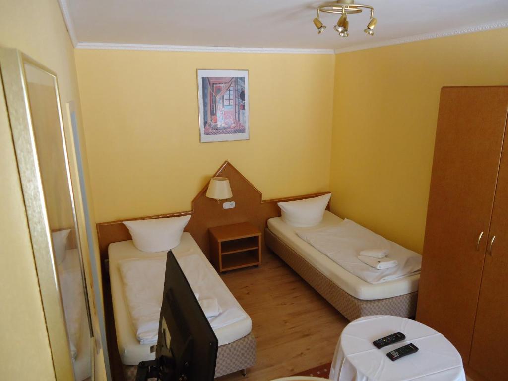 Postel nebo postele na pokoji v ubytování Hotel Ottersleben