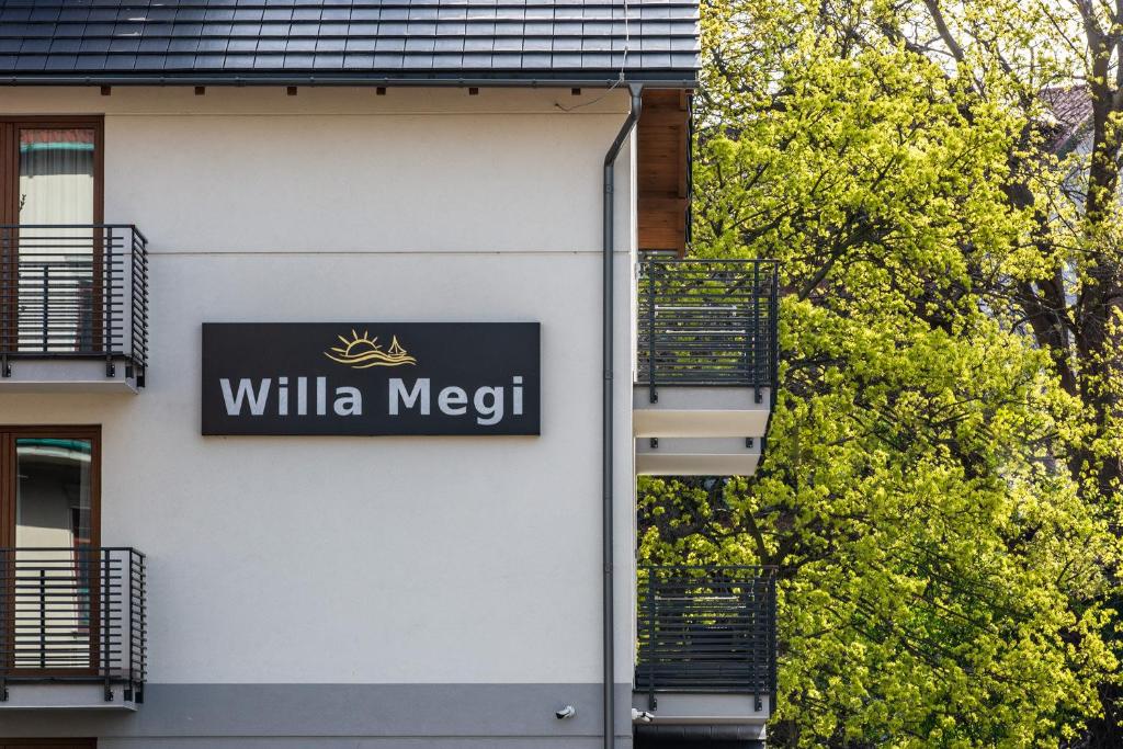 Willa Megi في كرينيتا مورسكا: علامة على جانب المبنى