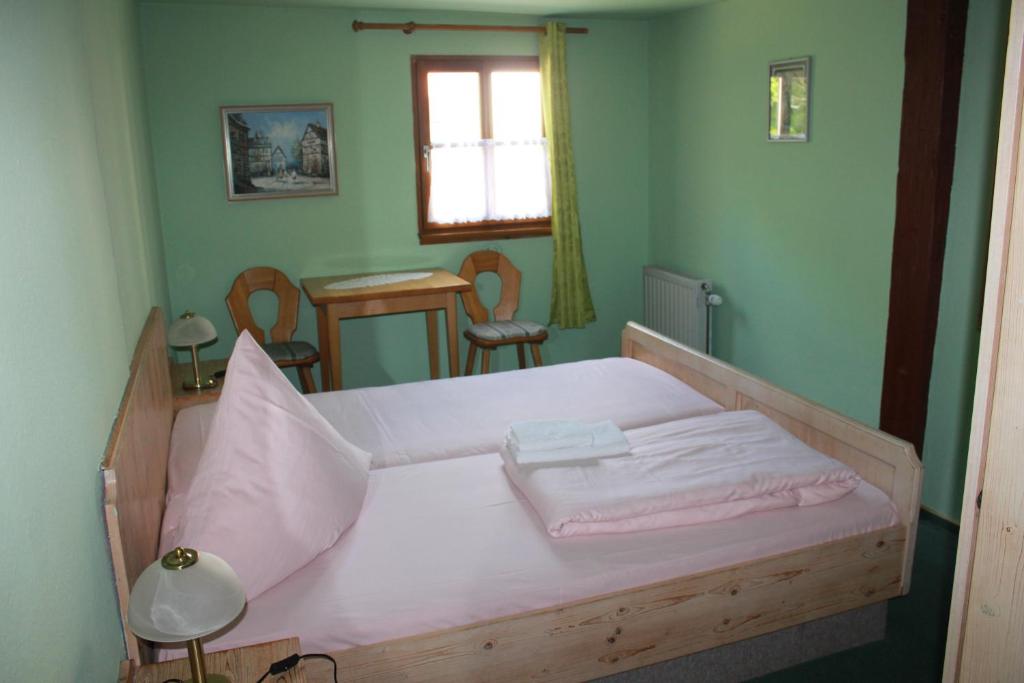 Postel nebo postele na pokoji v ubytování Hotel Zur Friedenslinde