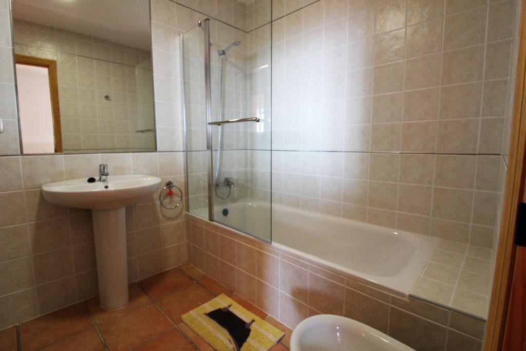 A bathroom at Harbour Lights IV