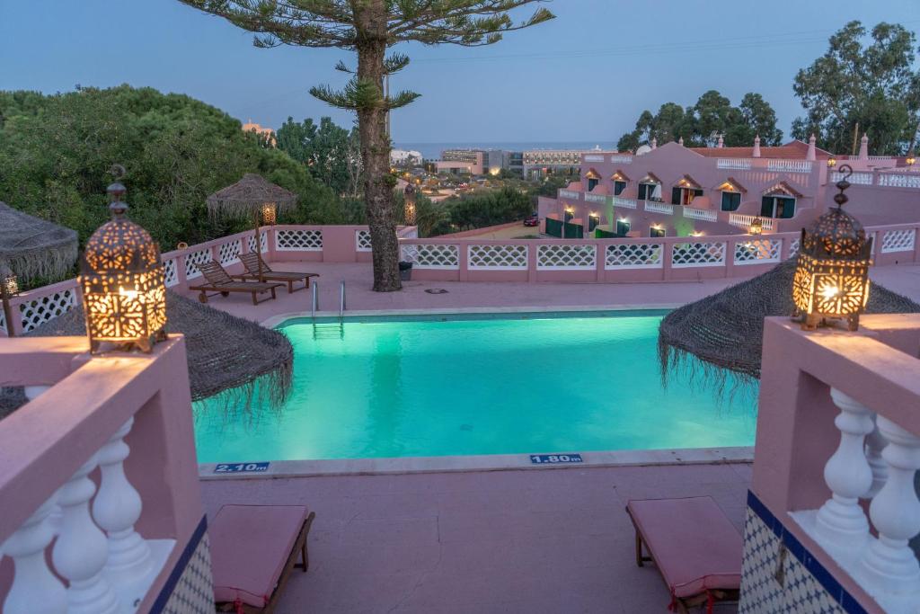 Viagem Passagem Ano 2025 - Inn Seventies Cheap and Chic Meia Praia - Lagos, 8600-315 Lagos, Portugal