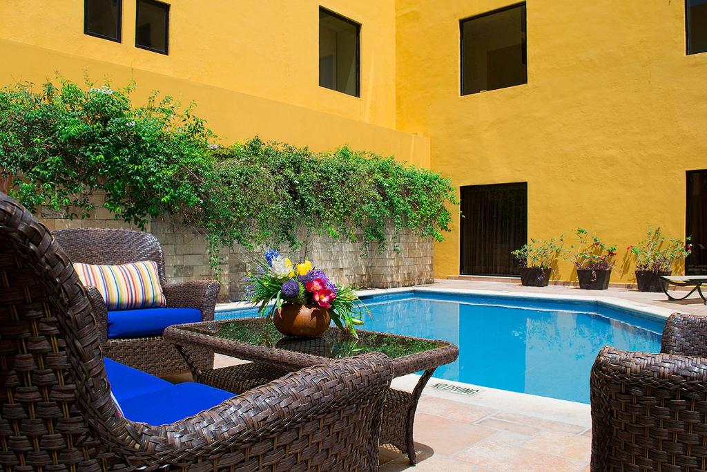 Bazén v ubytování Hotel Plaza Colonial nebo v jeho okolí