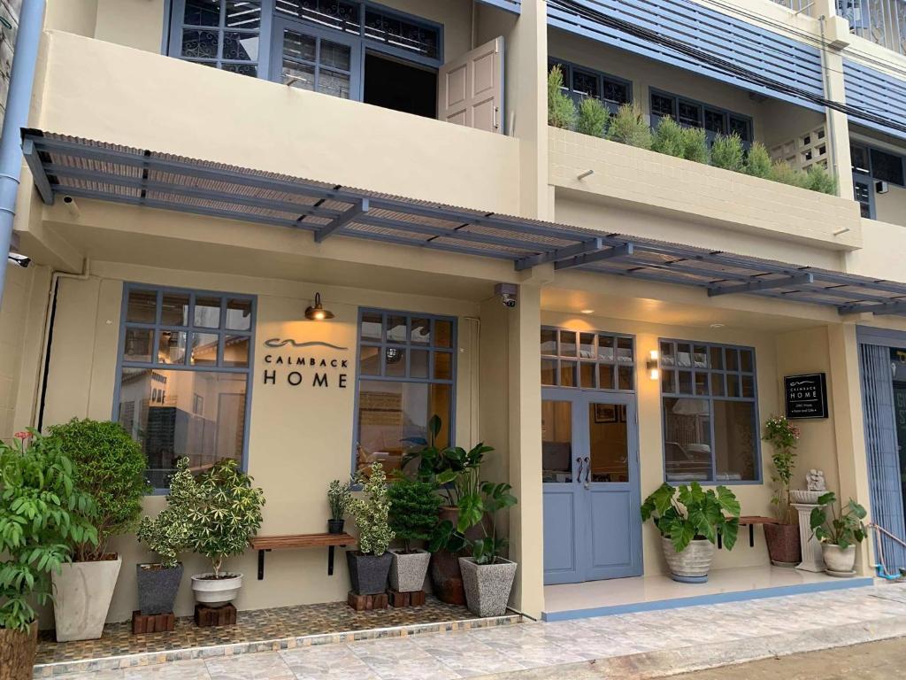 Achcha hotel - itsaraphap MRT station - Wat Arun