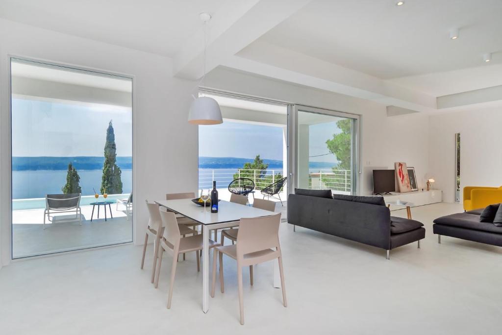 Posedenie v ubytovaní Villa V - private pool, special location & surroundings