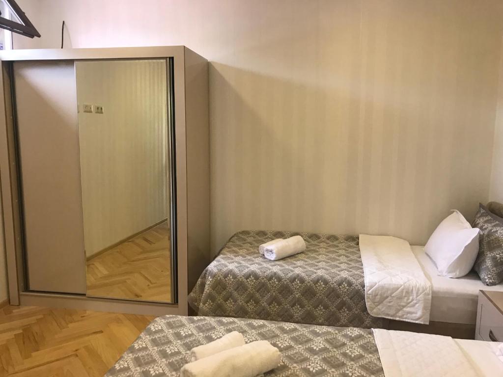 Postel nebo postele na pokoji v ubytování The oldest Tbilisi