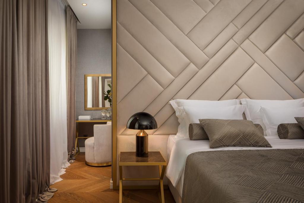 Postel nebo postele na pokoji v ubytování Five Elements Luxury Rooms