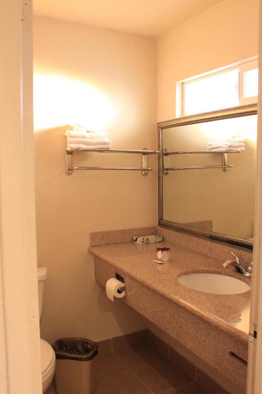 Menifee Inn - Standard King Room