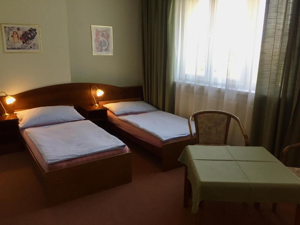 Postel nebo postele na pokoji v ubytování Hotel-Pension KAMÝK