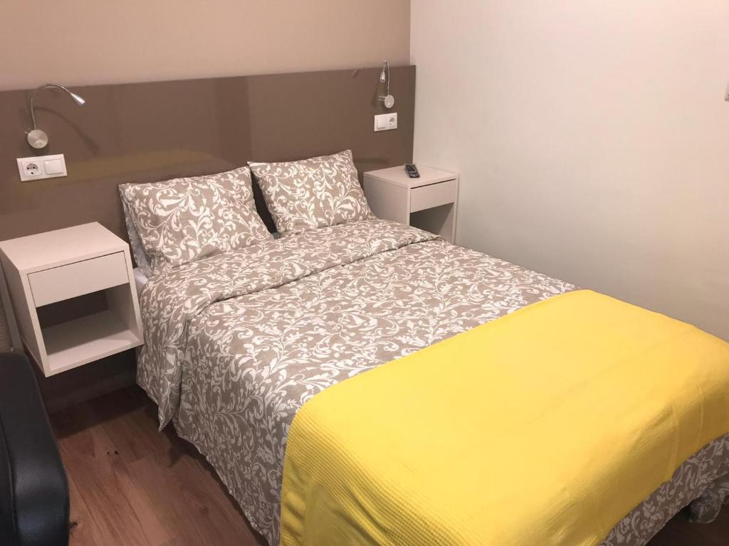 Postel nebo postele na pokoji v ubytování RESIDENCIA COMPOSTELA 2