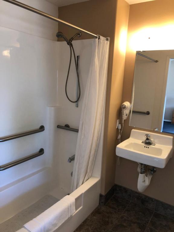 a bathroom with a shower and a sink at Meadowcliff Lodge Coleville in Coleville