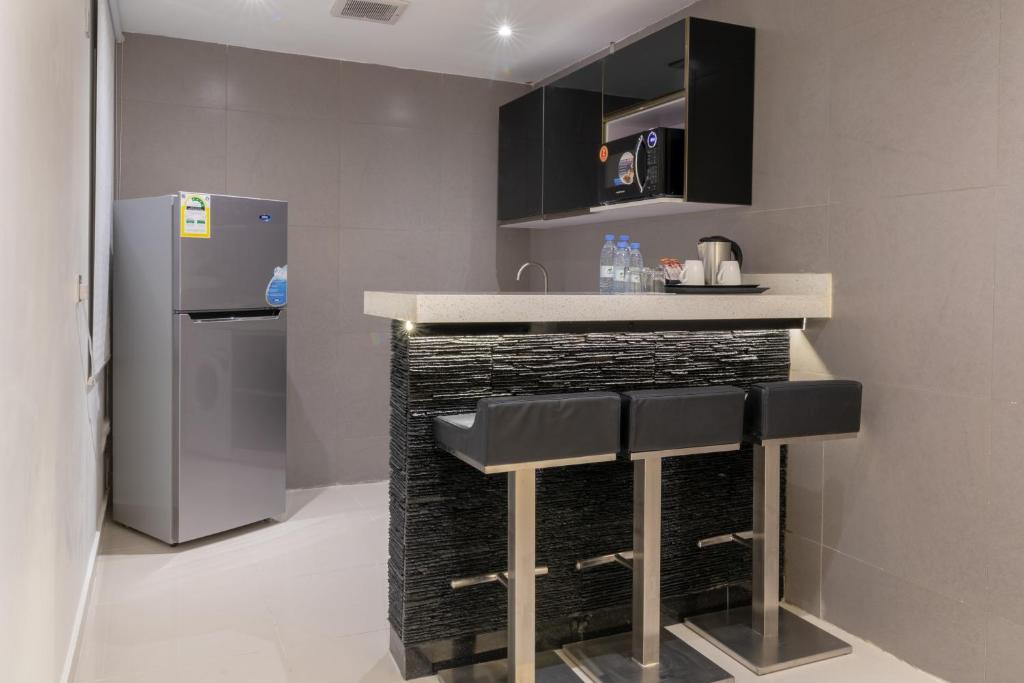 Kuchyň nebo kuchyňský kout v ubytování South Hotel Suites
