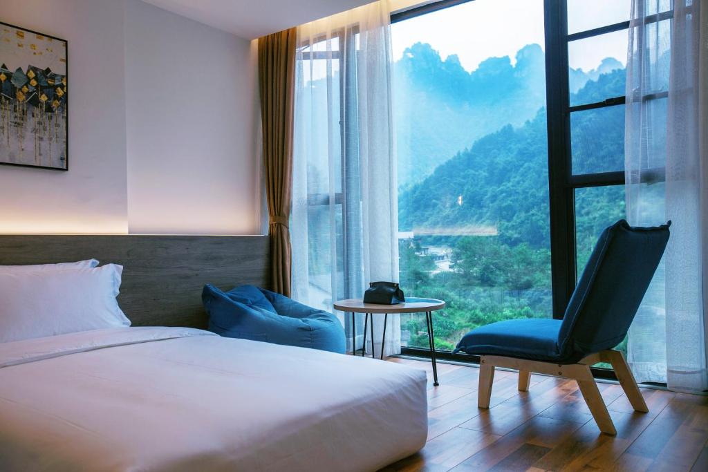 Nespecifikovaný výhled na hory nebo výhled na hory při pohledu z hotelu