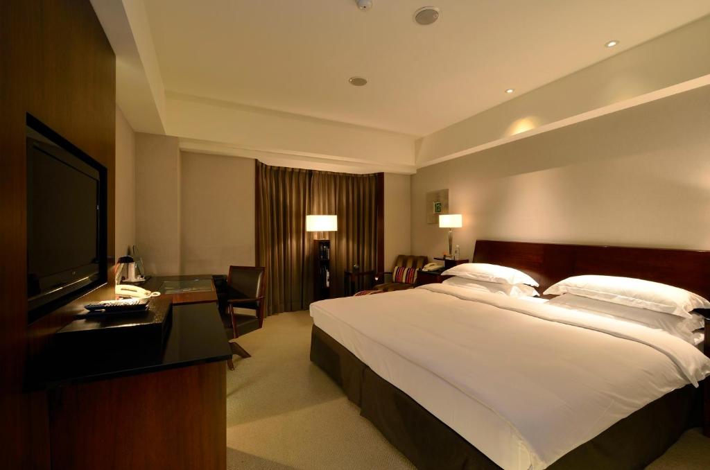 Un pat sau paturi într-o cameră la Les Suites Taipei - Da An