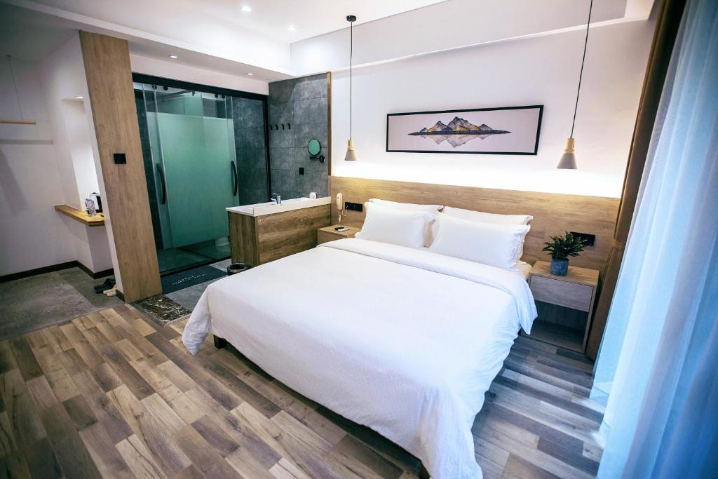 Whispering Mountains Boutique Hotel - Whispering Mountain - Suite Familiar Con Balcón
