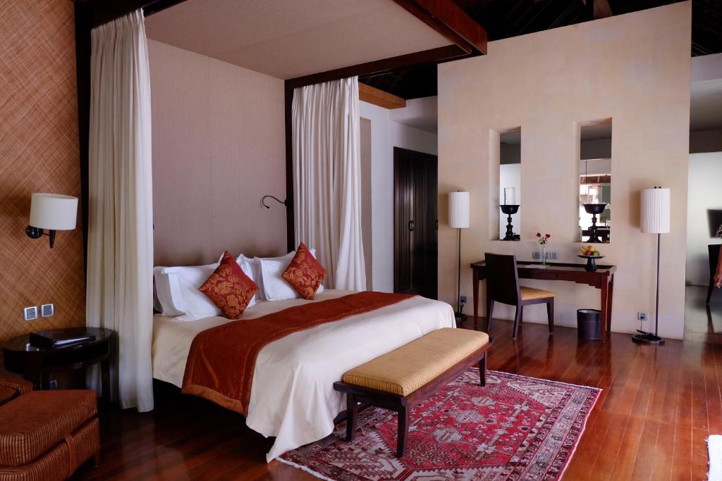 The Royal Santrian - 18