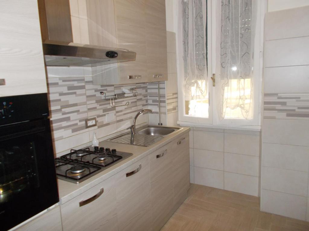 A kitchen or kitchenette at Milla's house rome