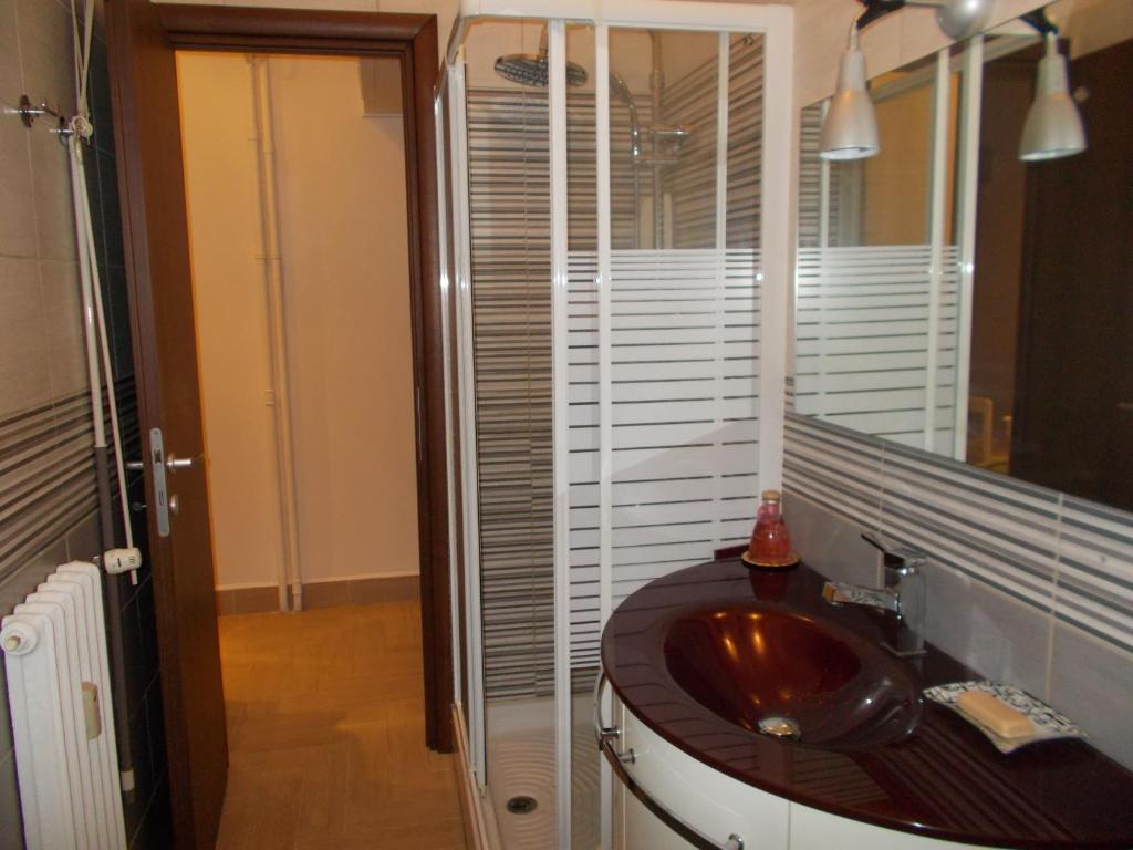 A bathroom at Milla's house rome
