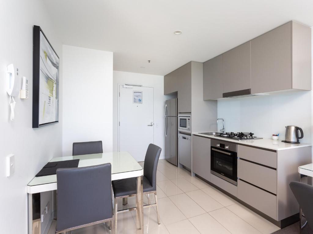 Serain Residences On Surfers - High Level Apartment With Sea View