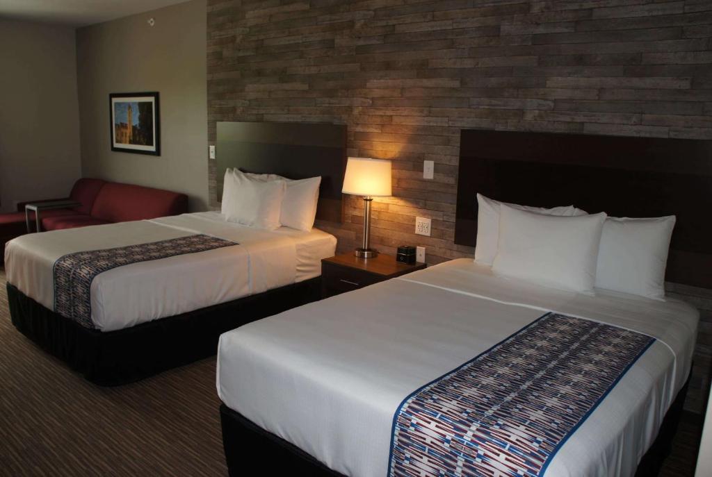 La Quinta Inn and Suites by Wyndham Bloomington photo