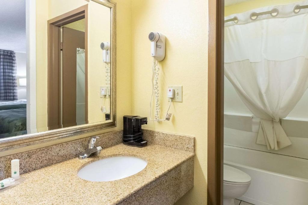 Quality Inn - King Room - Niet -roken