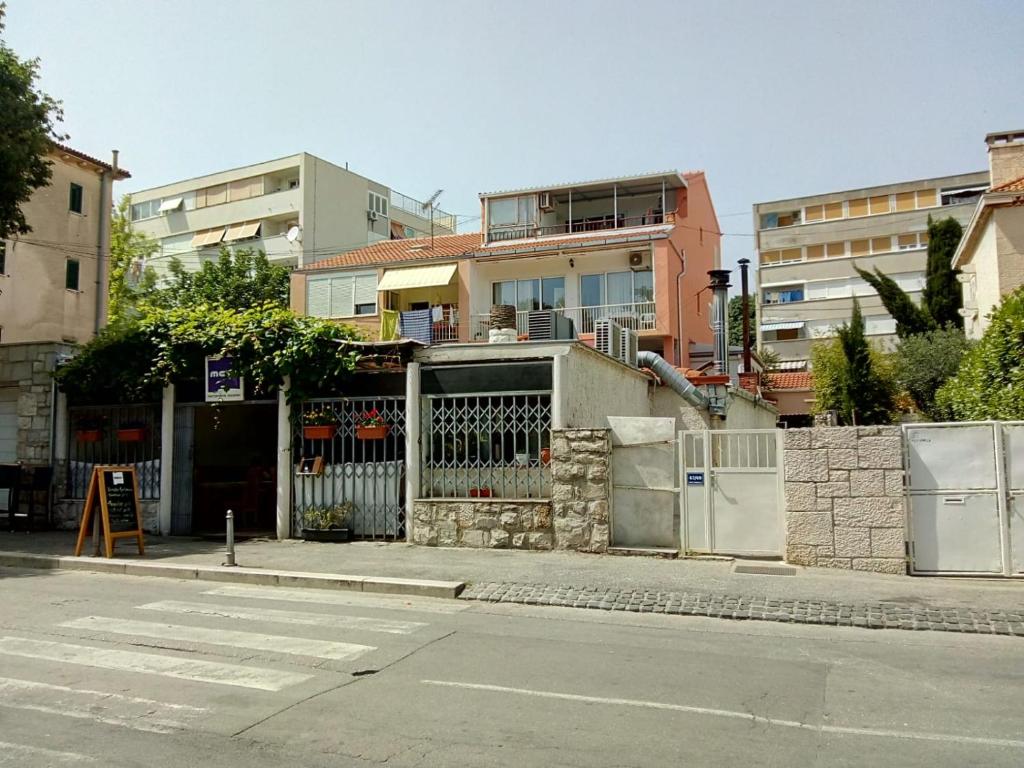 Sunshower apartment and studio - 5