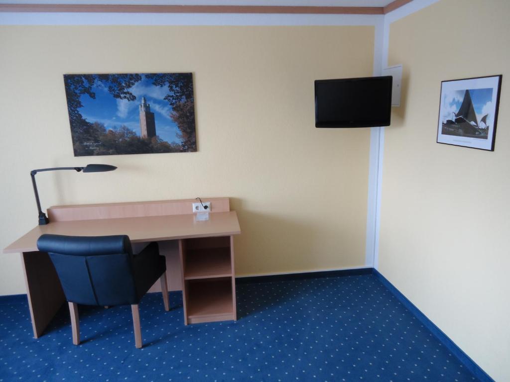 TV a/nebo společenská místnost v ubytování Sleep & Go Hotel Magdeburg