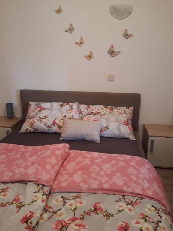 Postel nebo postele na pokoji v ubytování Apartments Petrovic