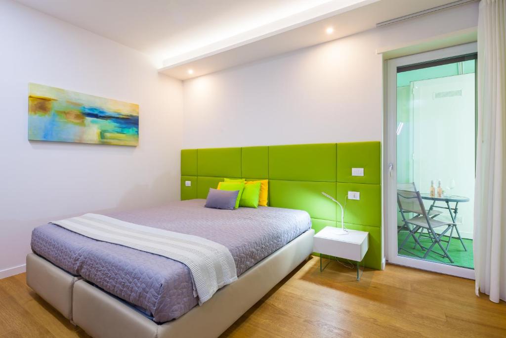 Postel nebo postele na pokoji v ubytování A Suites
