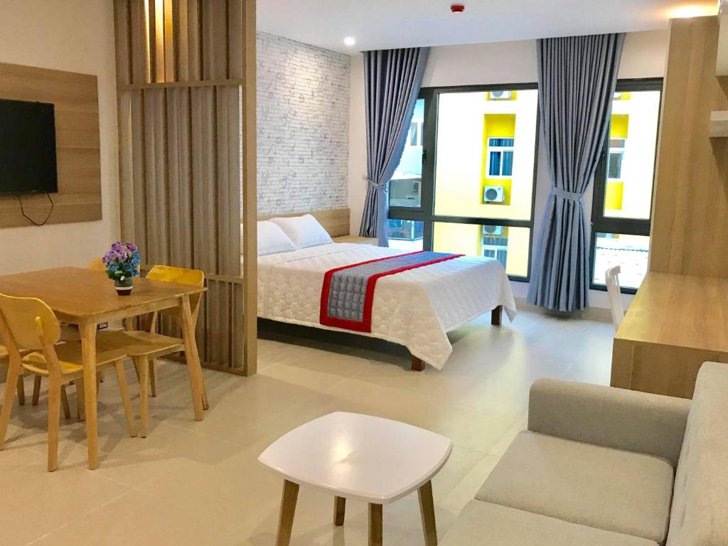 Giường trong phòng chung tại Hà Linh Apartment