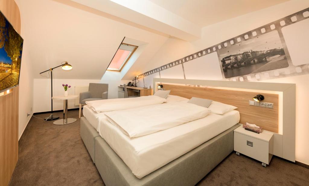 Postel nebo postele na pokoji v ubytování Hotel Biograf