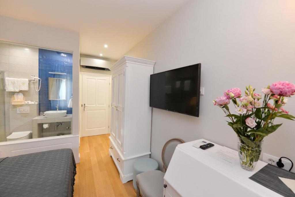 The Duke luxury rooms - 10