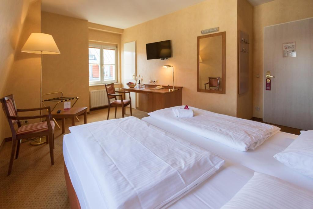 Postel nebo postele na pokoji v ubytování martas Hotel Albrechtshof Berlin