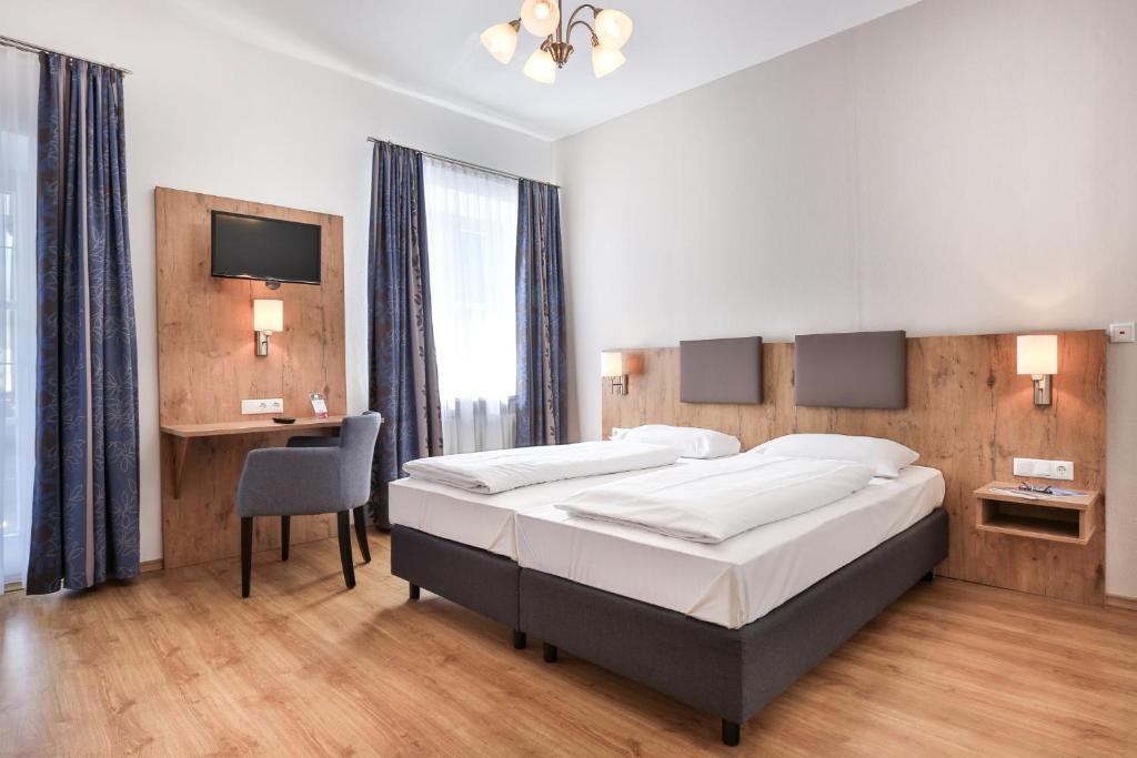 Postel nebo postele na pokoji v ubytování Hotel Schiffmeister