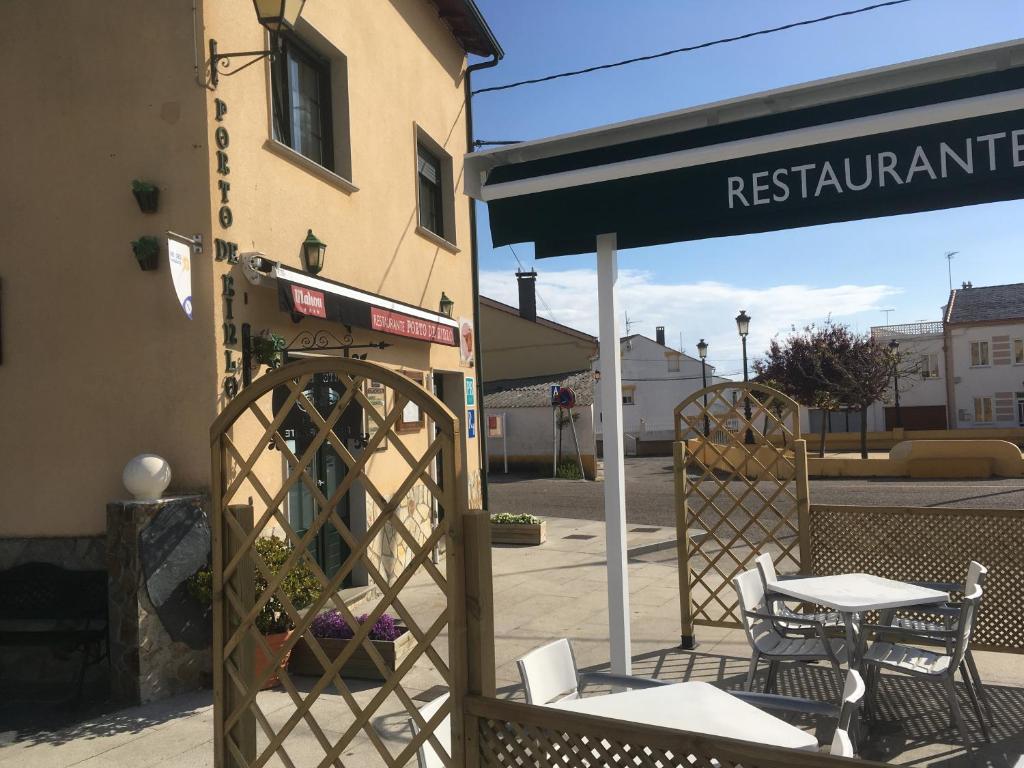 Reštaurácia alebo iné gastronomické zariadenie v ubytovaní Porto de Rinlo