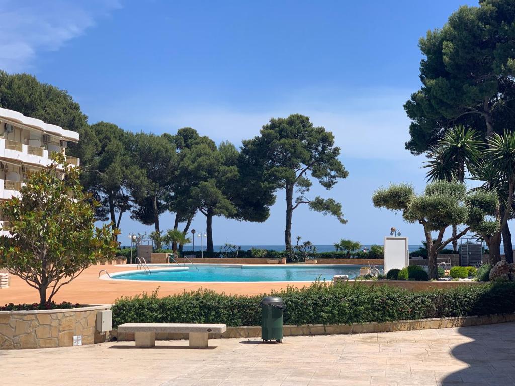 Bazén v ubytovaní COSTA DAURADA APARTAMENTS - Internacional Luxe alebo v jeho blízkosti