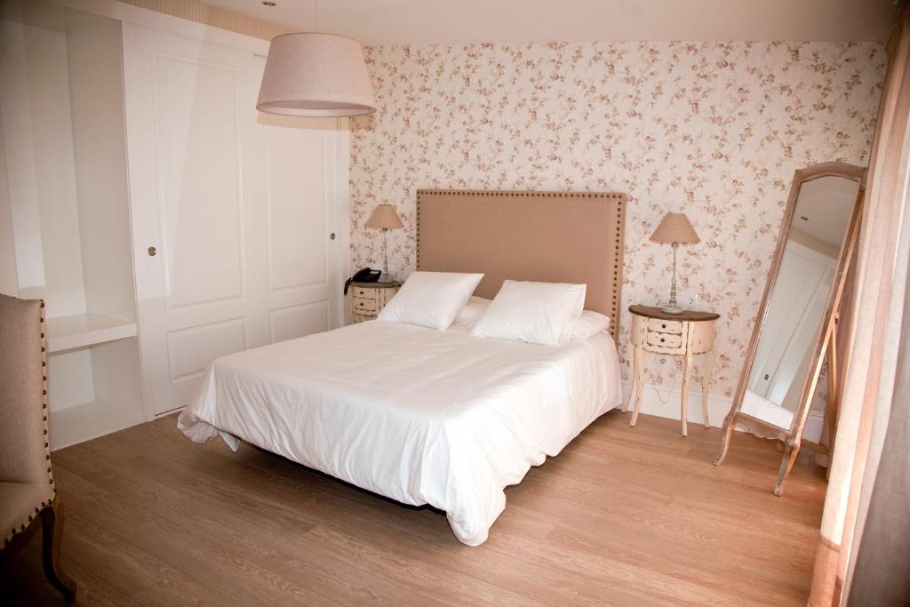 Łóżko lub łóżka w pokoju w obiekcie Natura Petit Hotel
