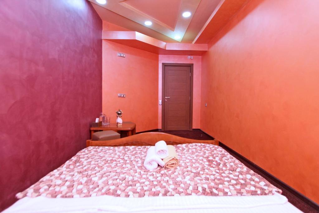 Postel nebo postele na pokoji v ubytování HOTEL N1