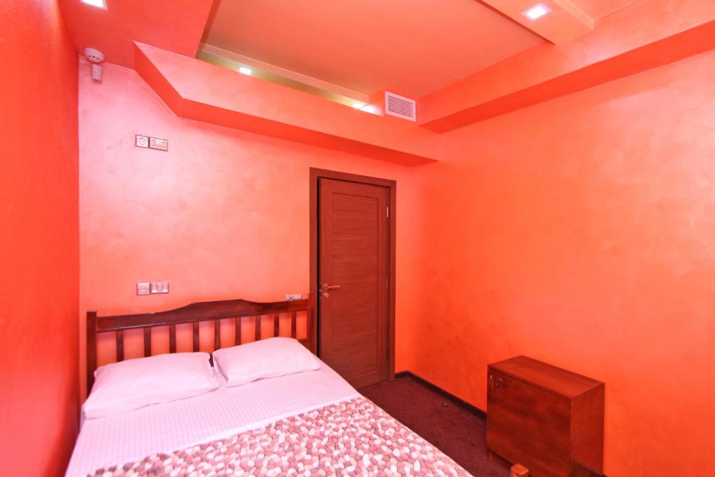 Postel nebo postele na pokoji v ubytování HOTEL N1
