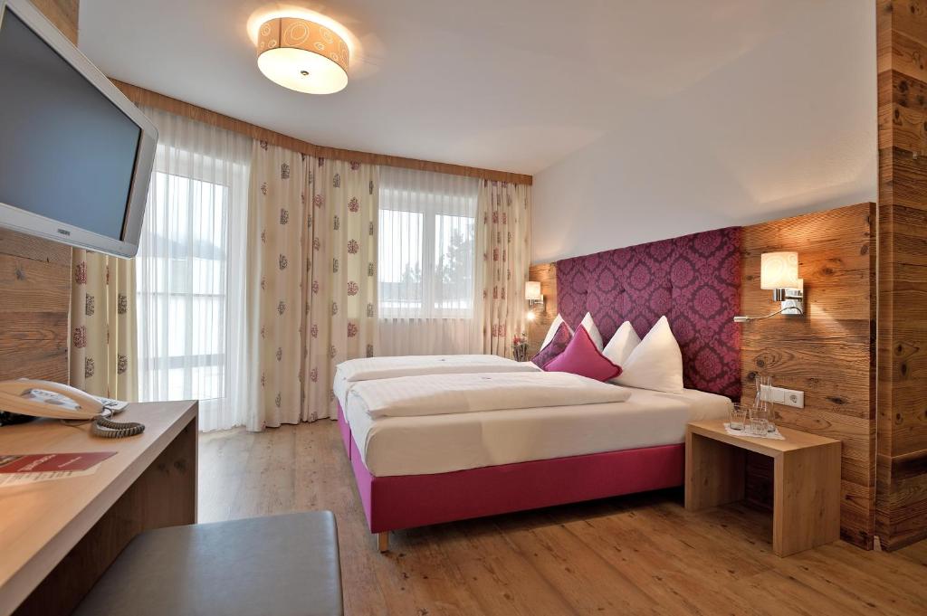 Katil atau katil-katil dalam bilik di Hotel Tiroler Stuben