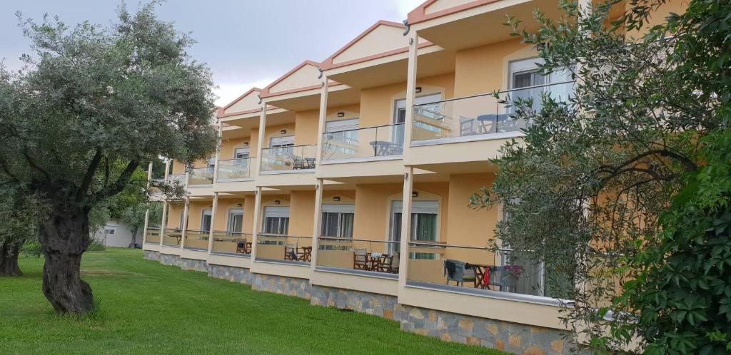 Budova, kde se aparthotel nachází