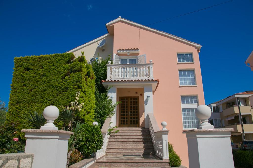 Budova, kde se bed and breakfast nachází