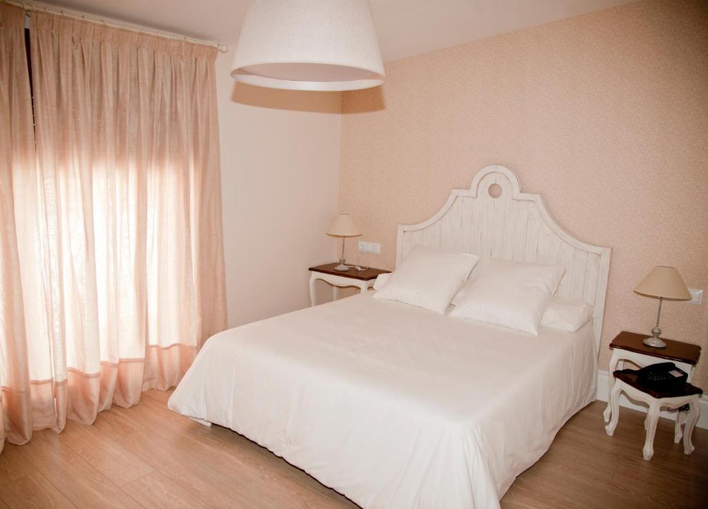 Łóżko lub łóżka w pokoju w obiekcie Natura Petit Hotel