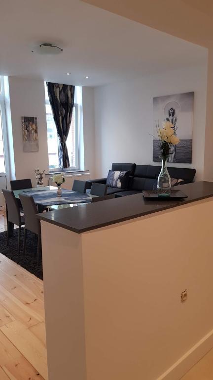 Modern Apartment First Floor - Appartamento Con Due Camere Da Letto