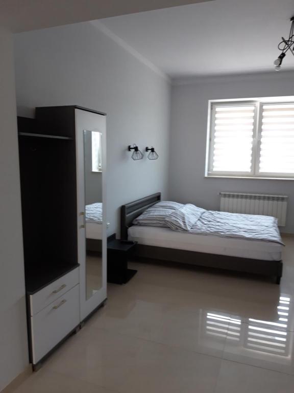 Łóżko lub łóżka w pokoju w obiekcie Apartamenty Polna