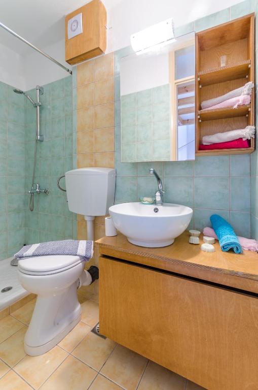 A bathroom at Happiness Apartments