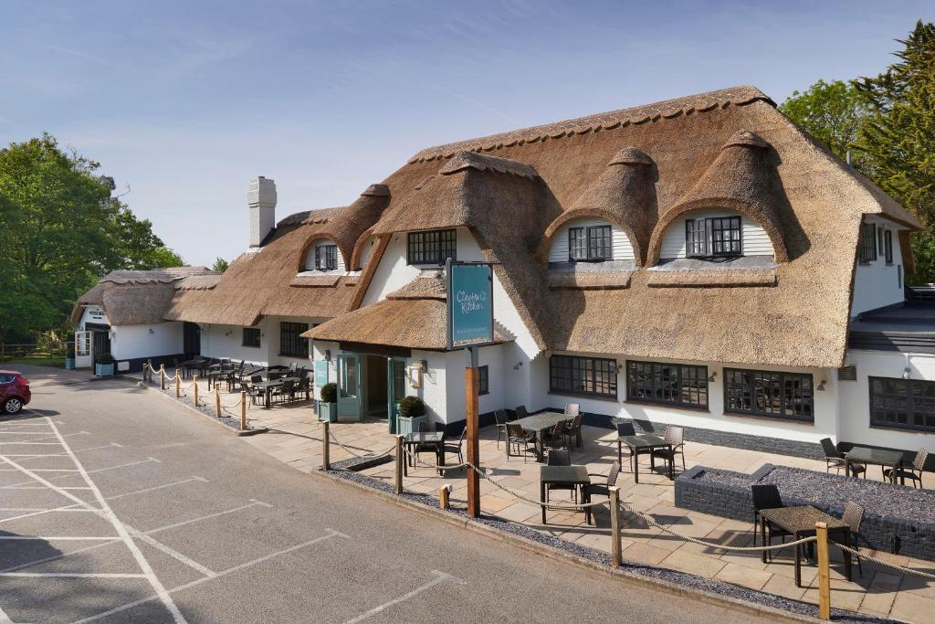 Potters Heron Hotel